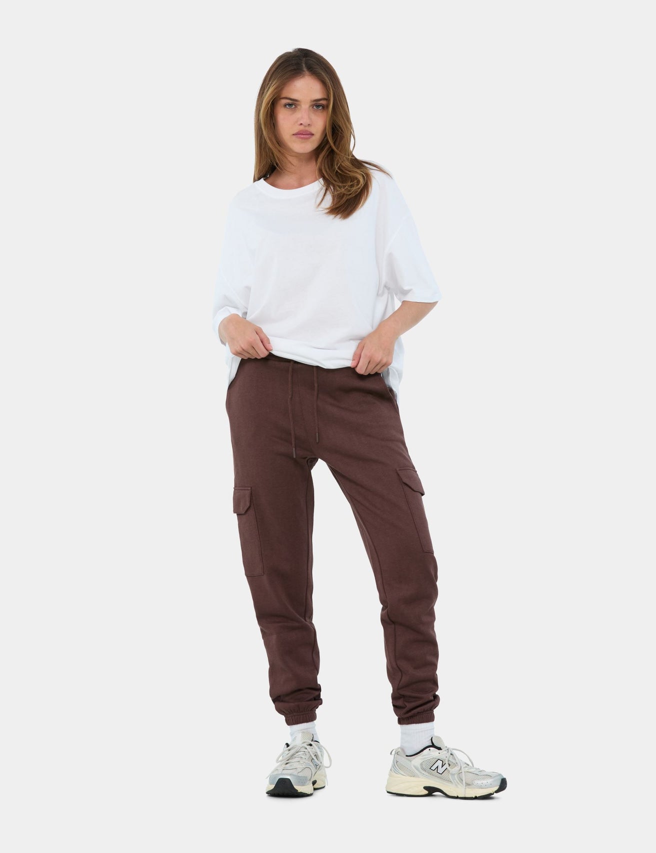 Jogging cargo marron foncé - Image 1
