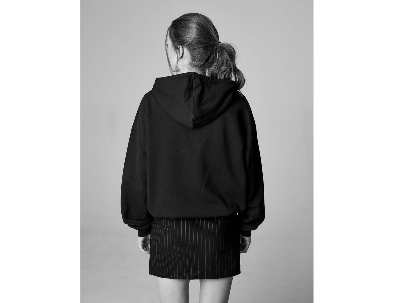 Sweat à capuche zippé noir - Image 2