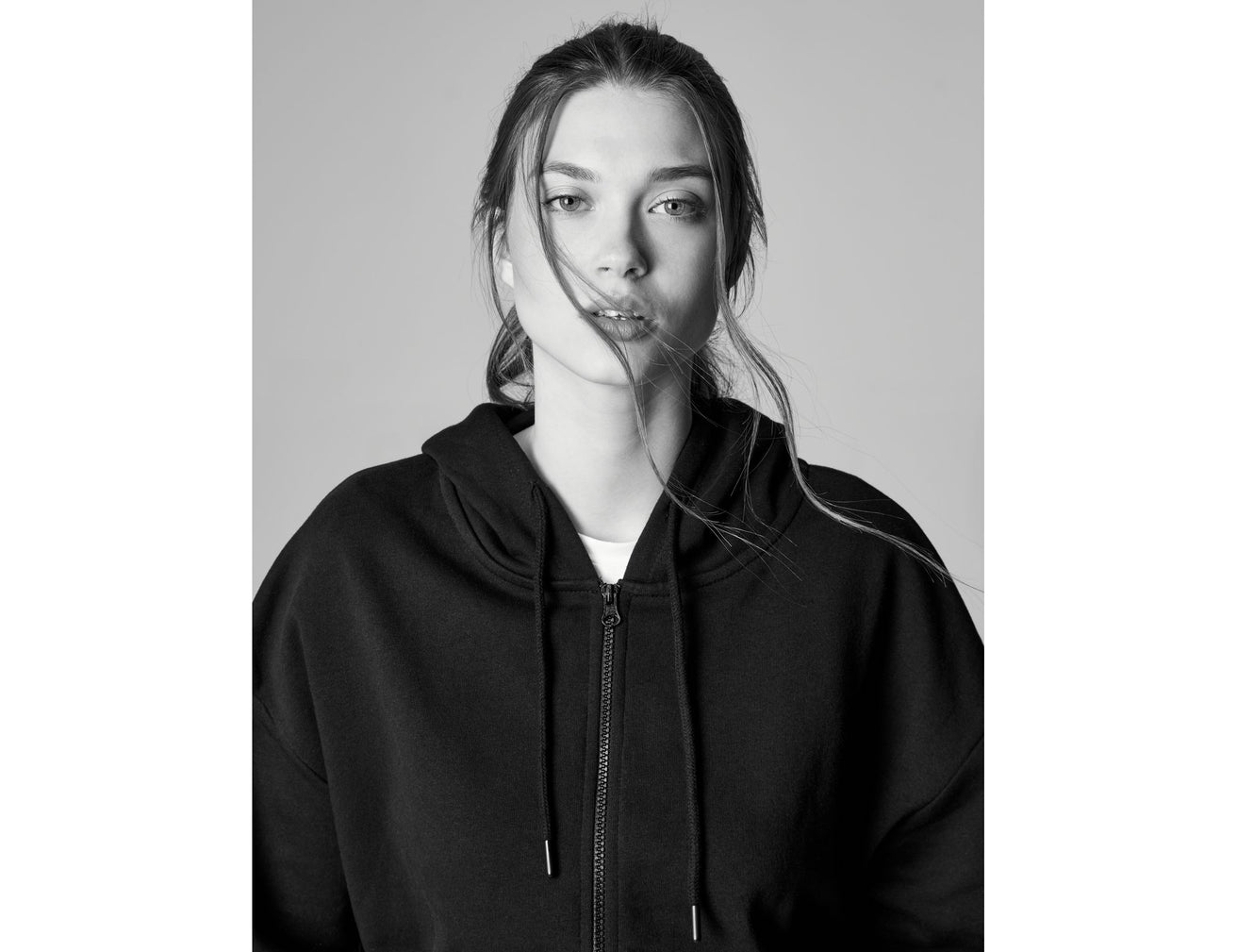 Sweat à capuche zippé noir - Image 5