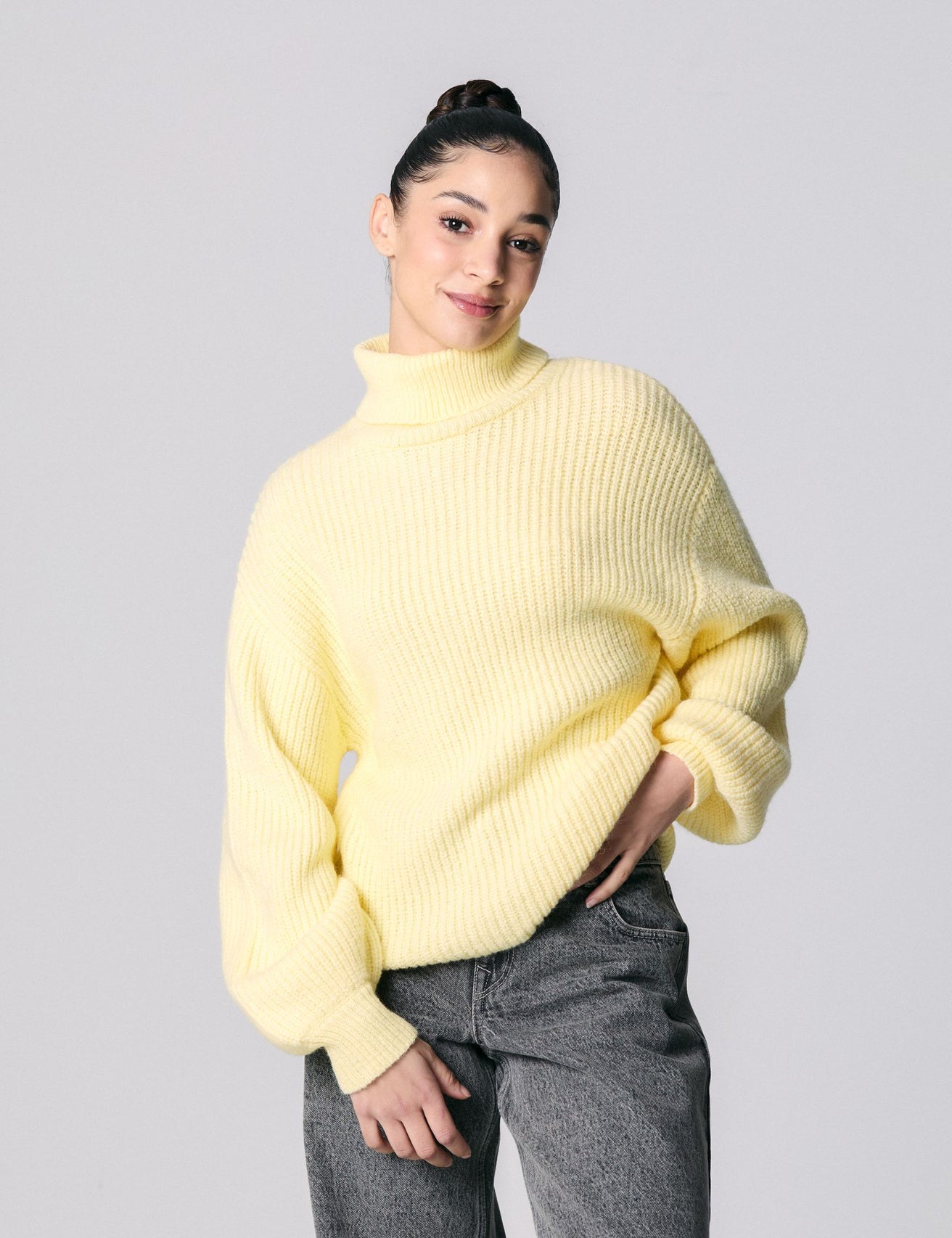 Pull col roulé en maille côtelée vanille - Image 1