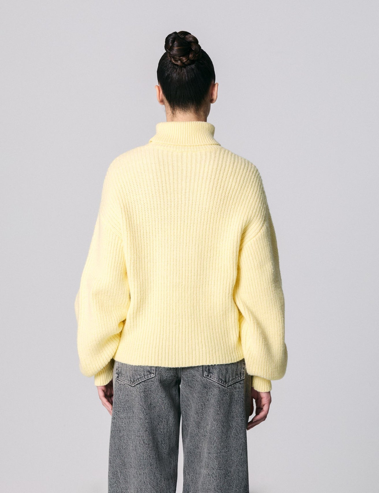 Pull col roulé en maille côtelée vanille - Image 2