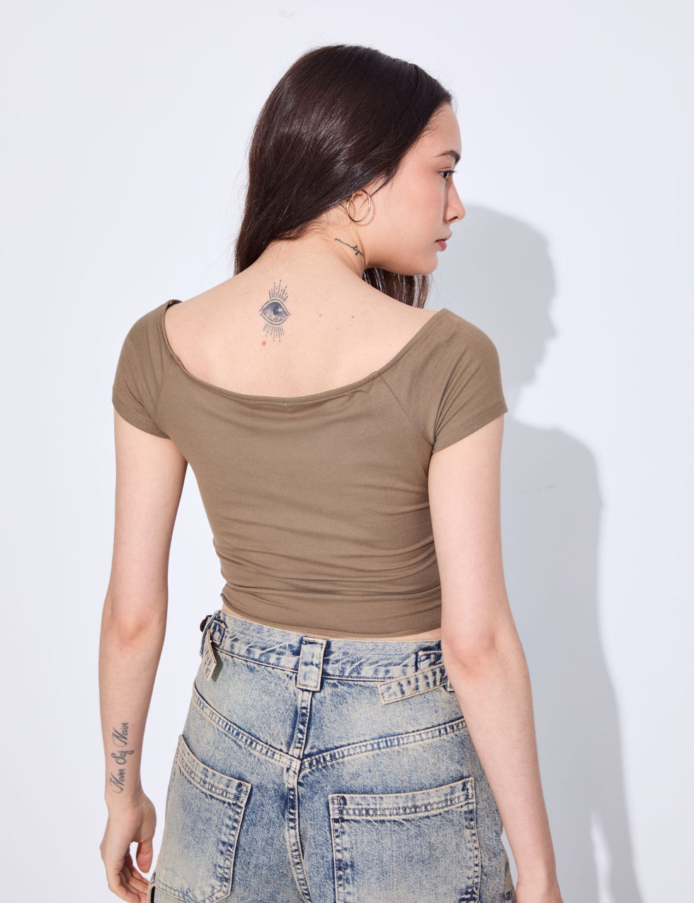 T-shirt col bardot vert kaki