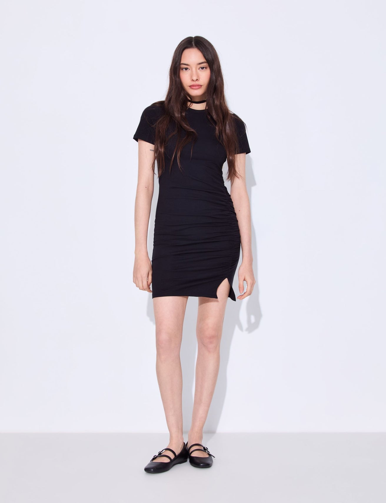 Robe courte avec fronces noire - Image 1