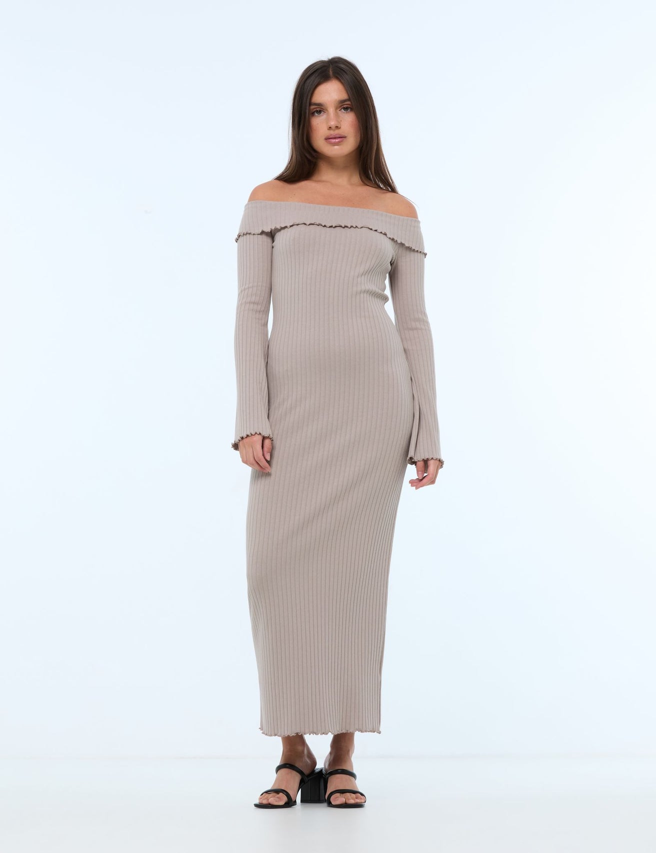 Robe longue col bardot taupe - Image 4