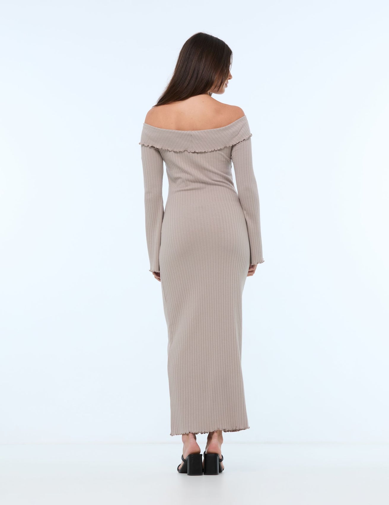 Robe longue col bardot taupe - Image 2