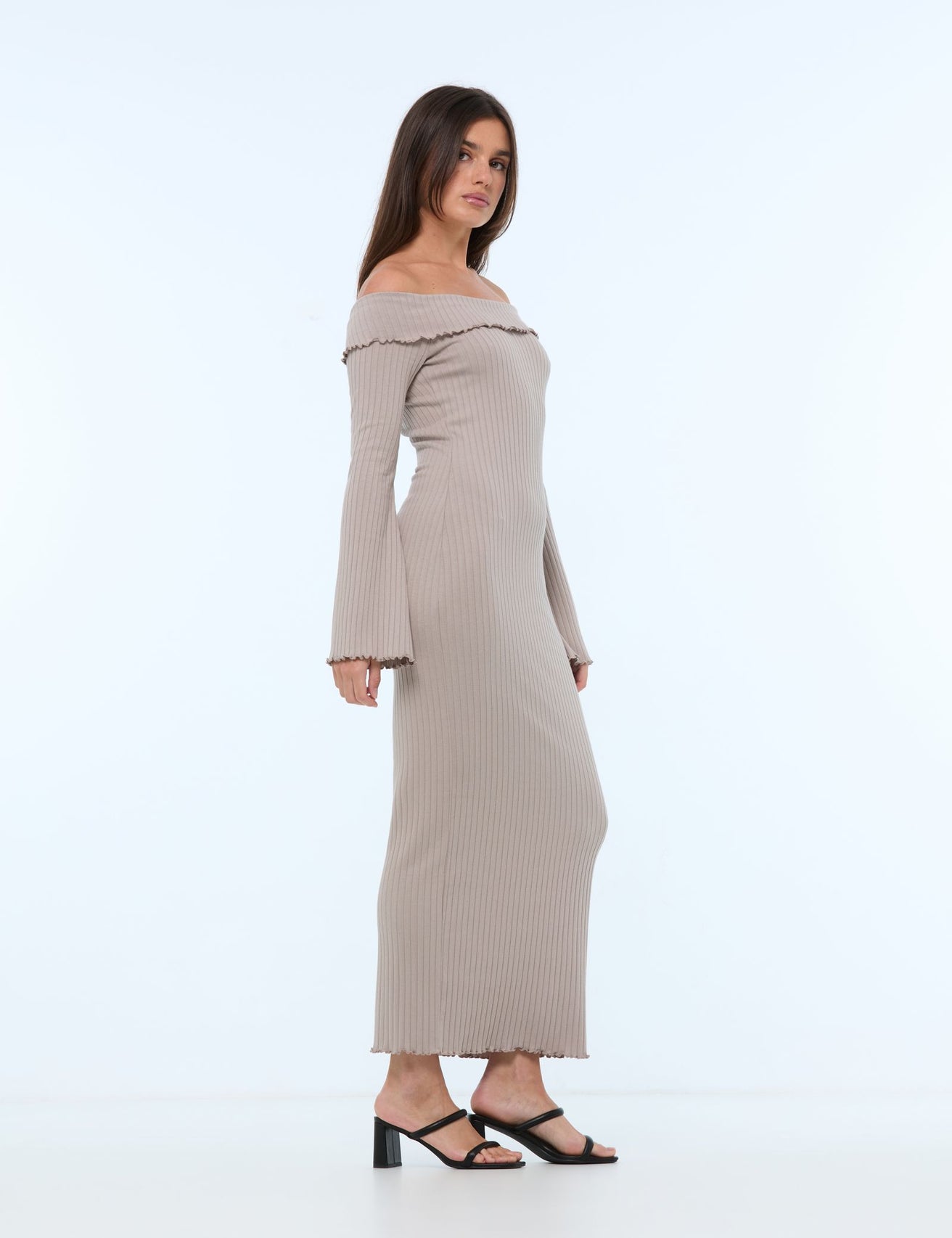 Robe longue col bardot taupe - Image 3