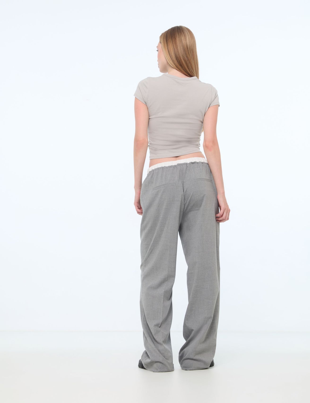 Pantalon fluide gris clair - Image 2