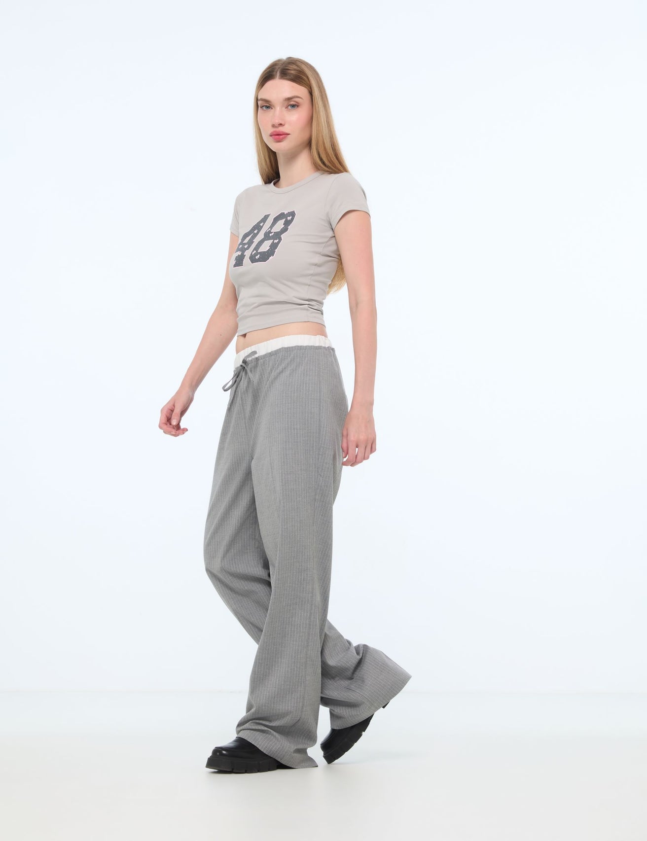 Pantalon fluide gris clair - Image 3