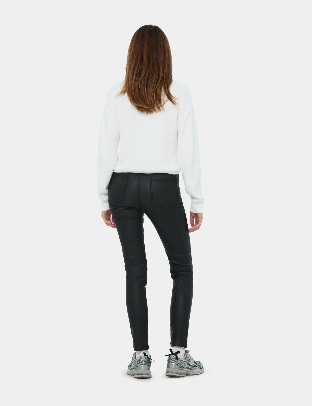 Pantalon noir en matière enduite - Image 1