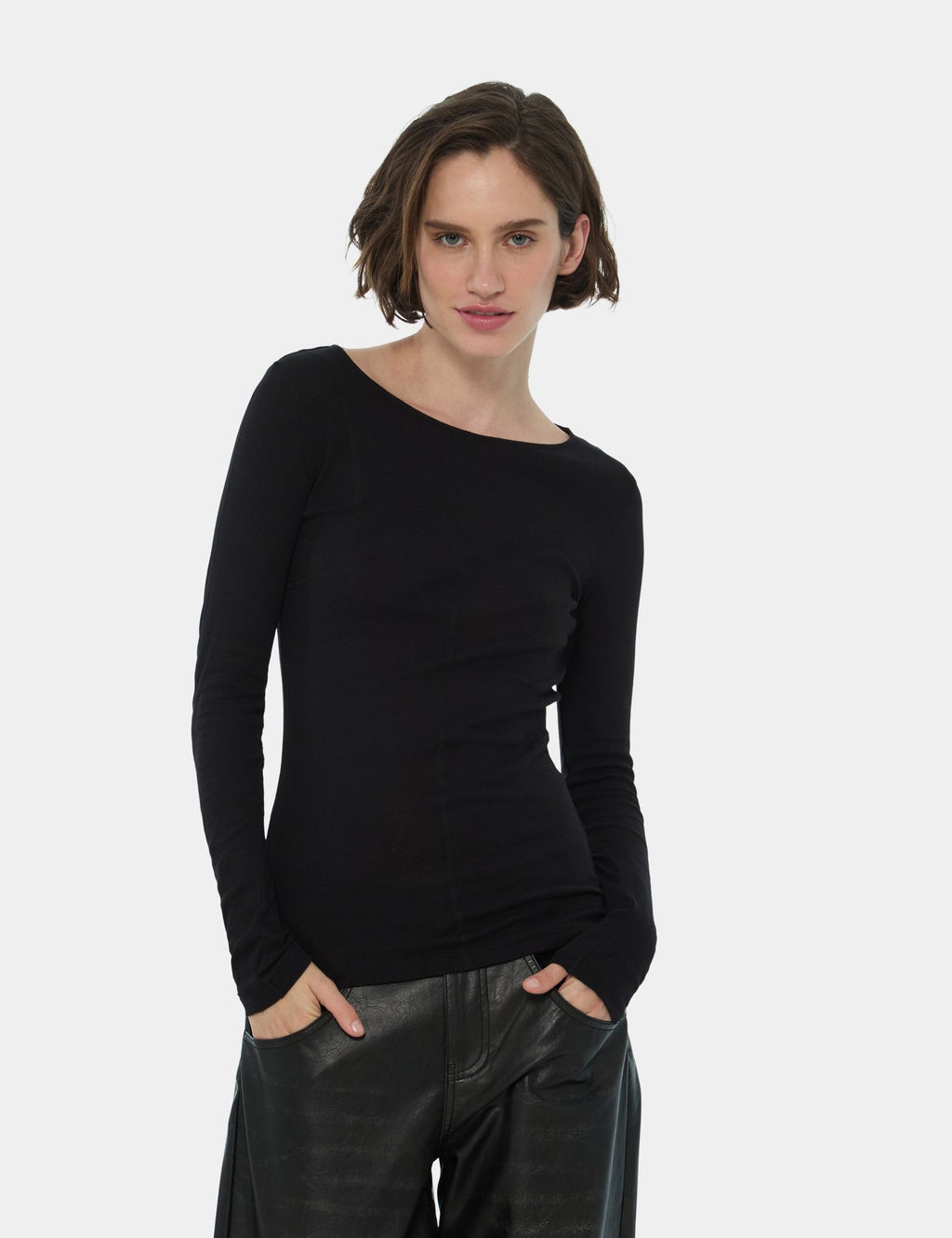 T-shirt noir avec surpiqures