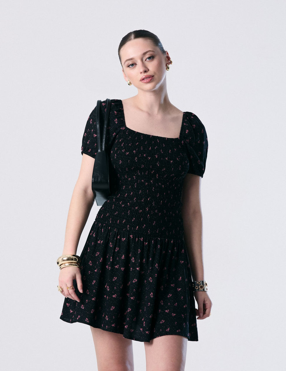 Robe courte noire fleuris