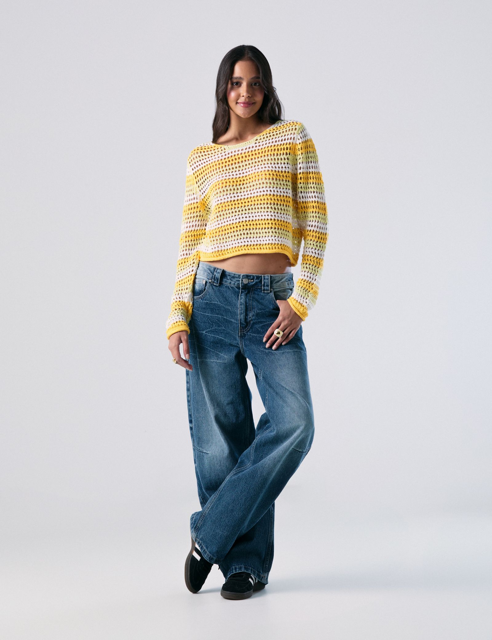 Pull en crochet orange jaune blanc