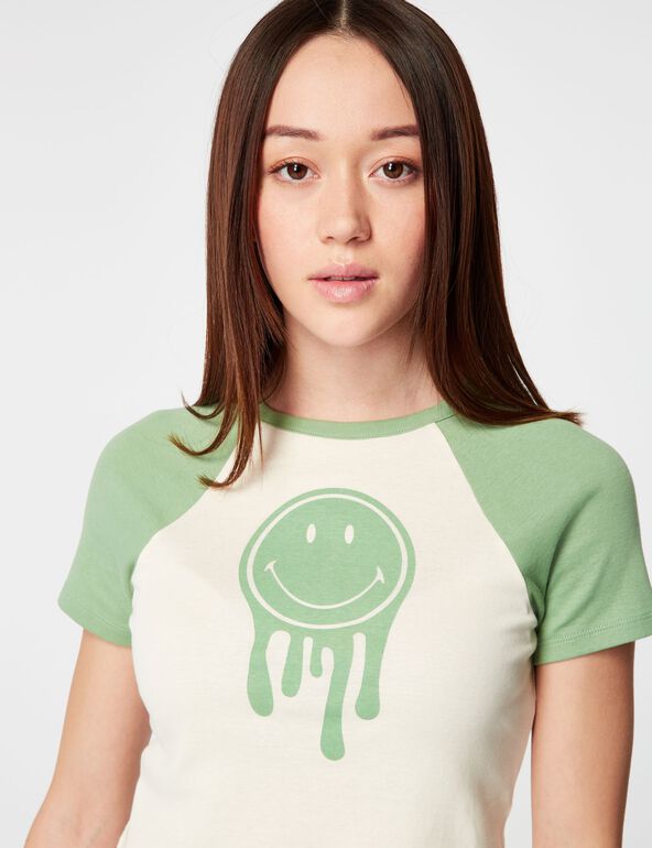 Smiley cropped T-shirt girl