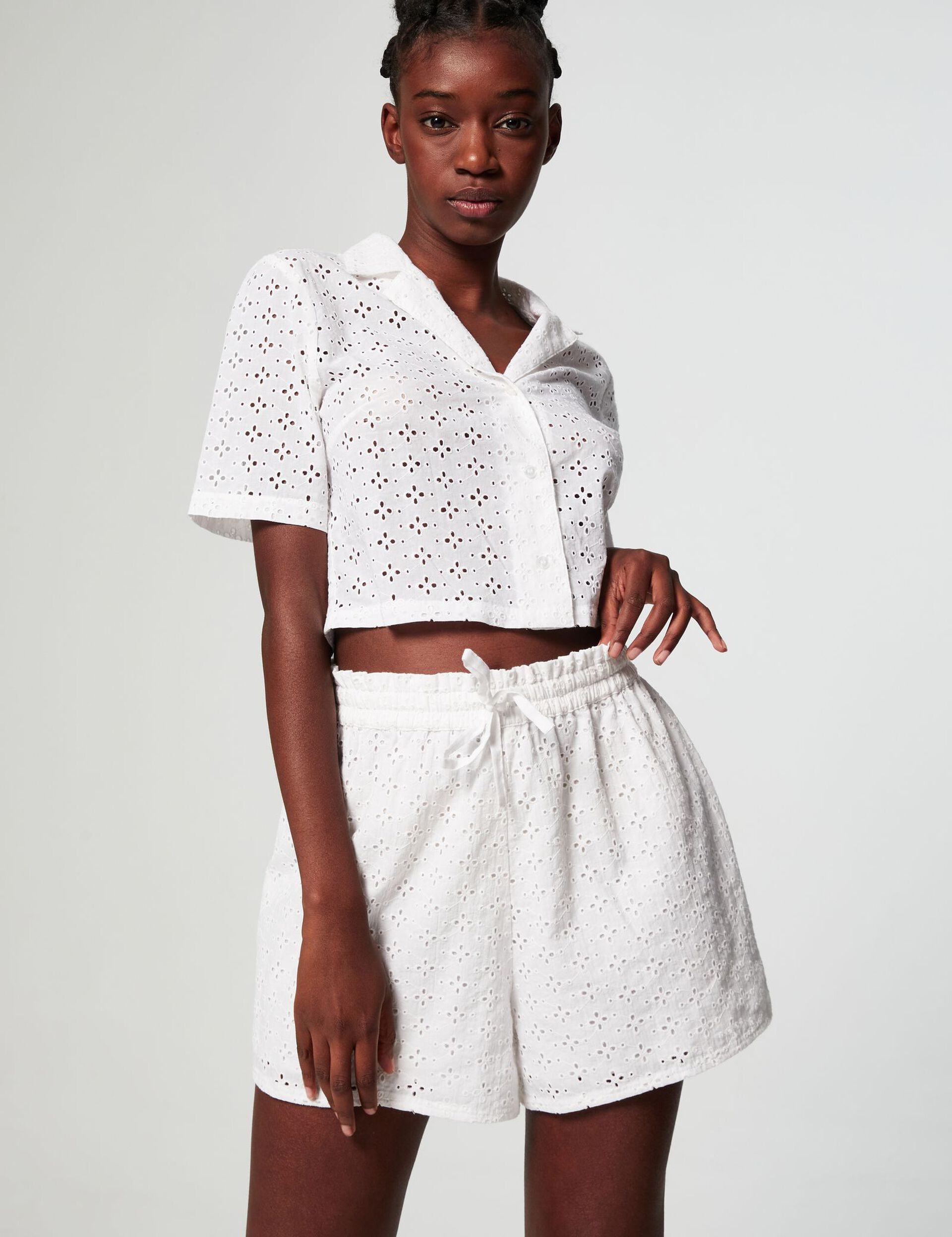 Short broderie anglaise