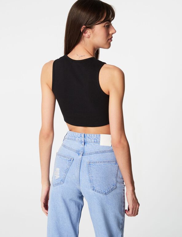 High-waisted distressed jeans woman