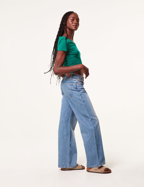 High-waisted wide-leg jeans teen