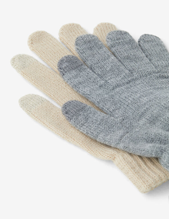 Touch-screen gloves girl
