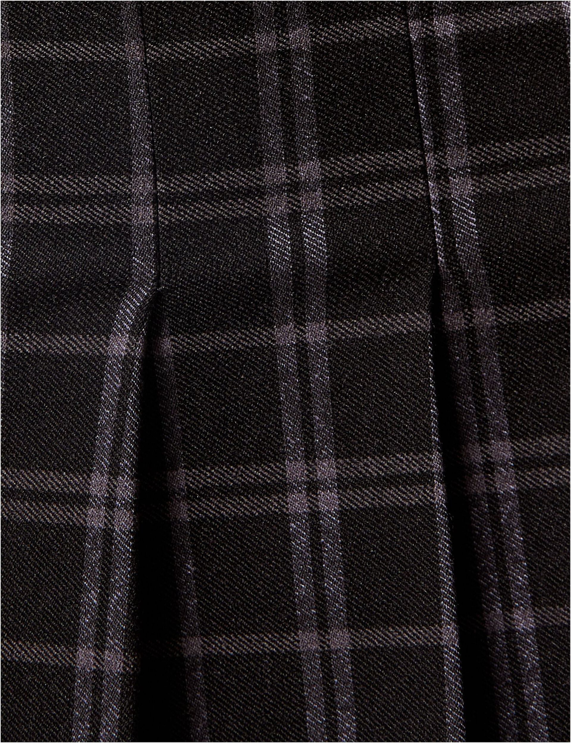Jupe plissée noire à carreaux avec œillets