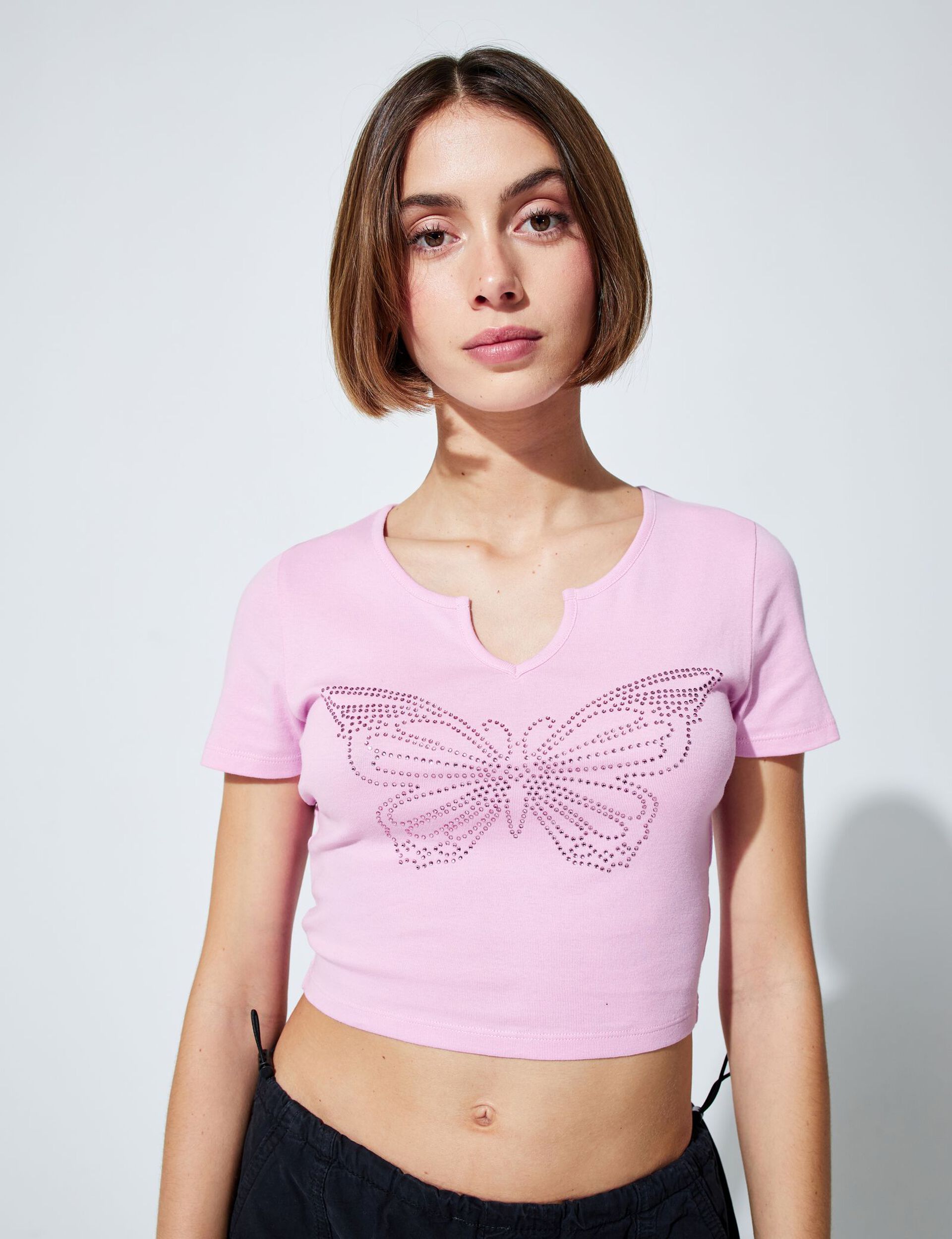 Tee-shirt rose avec papillon en strass