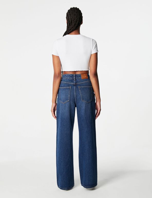 High-waisted wide-leg jeans girl