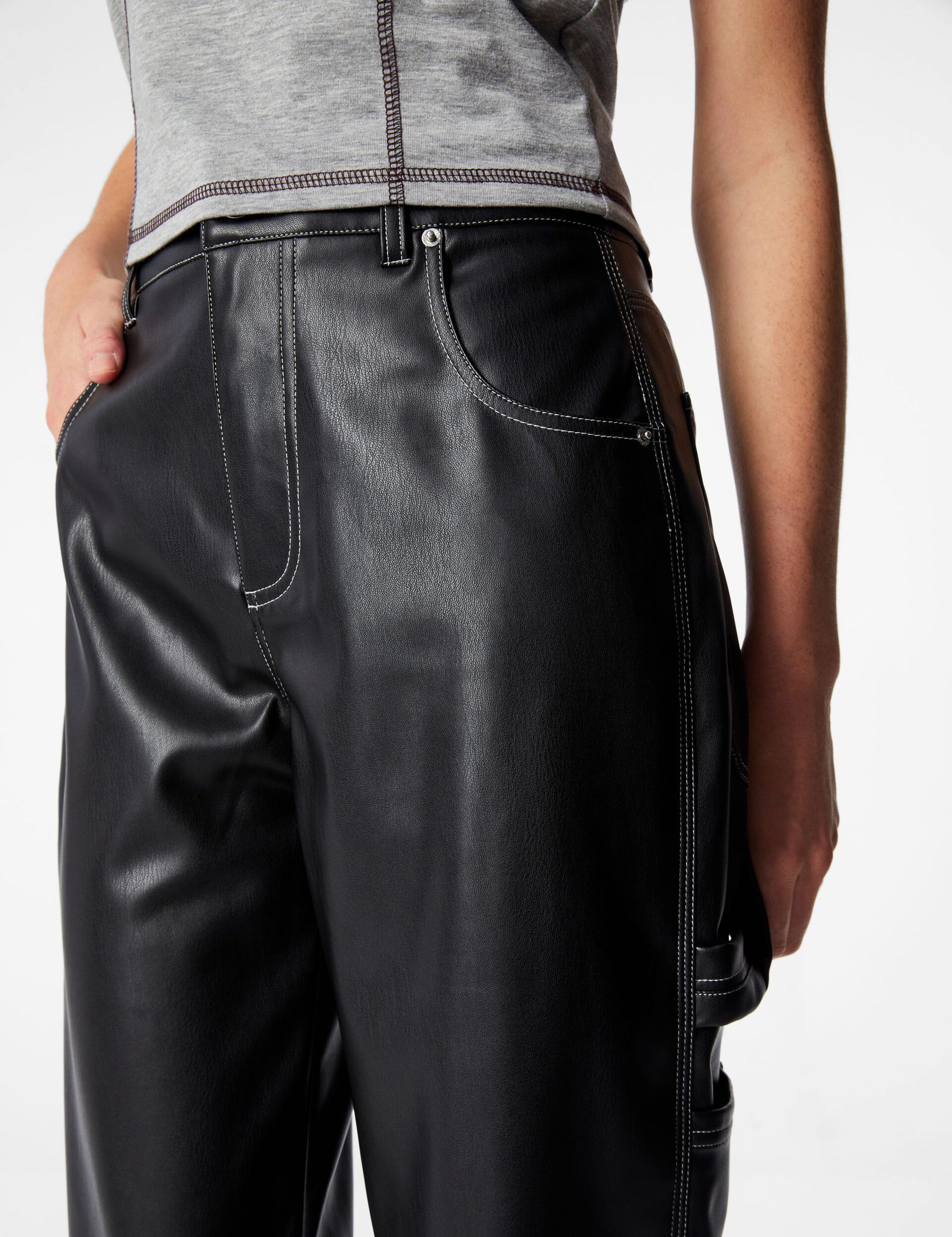 Pantalon à poches en simili noir
