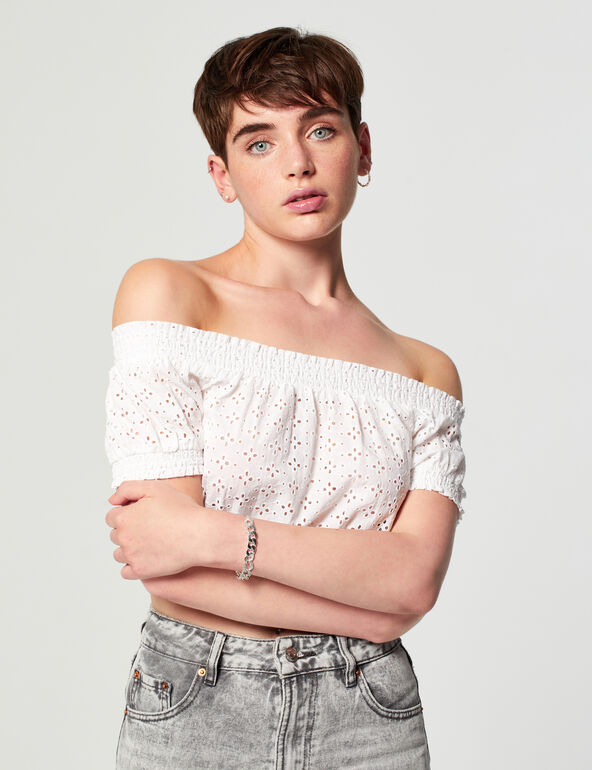 Broderie anglaise crop top girl