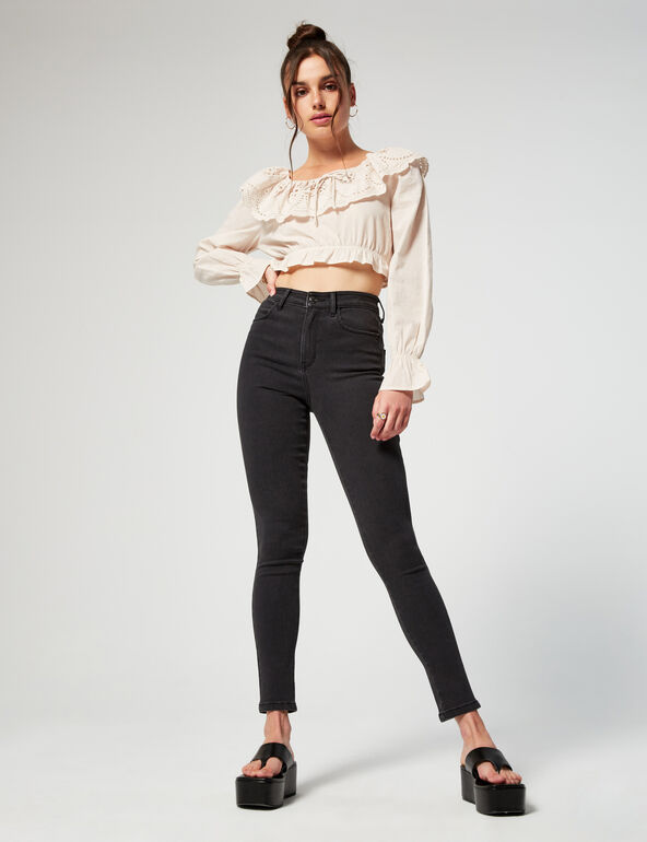 High-waisted jeggings woman