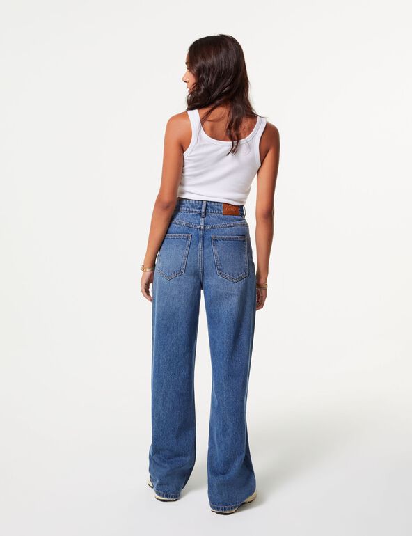 High-waisted wide-leg jeans girl