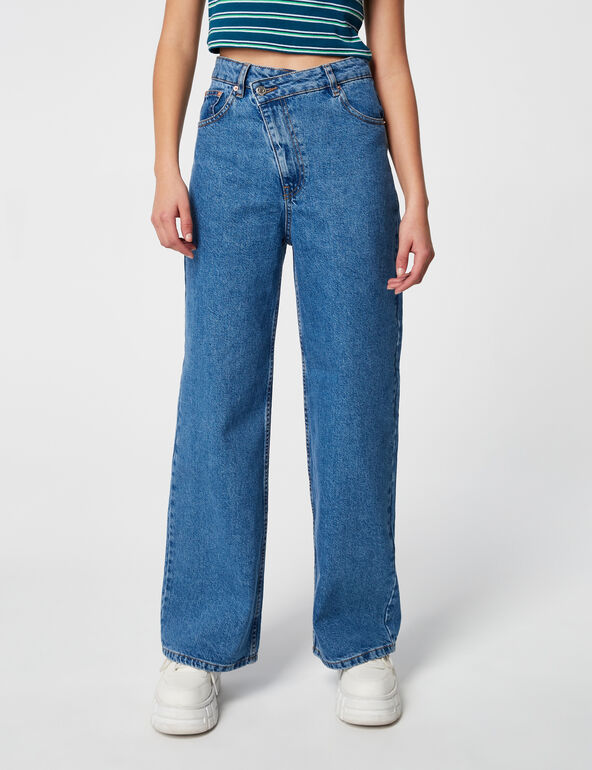Wide-leg jeans girl
