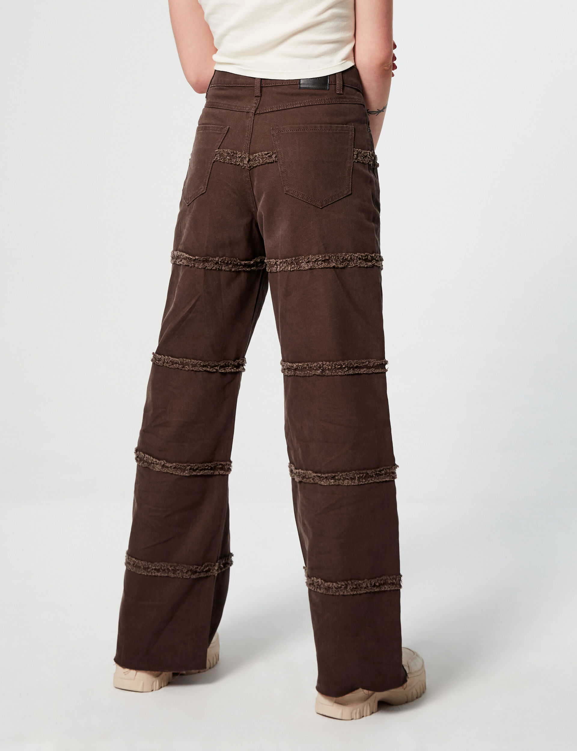 Wide-leg fringed jeans