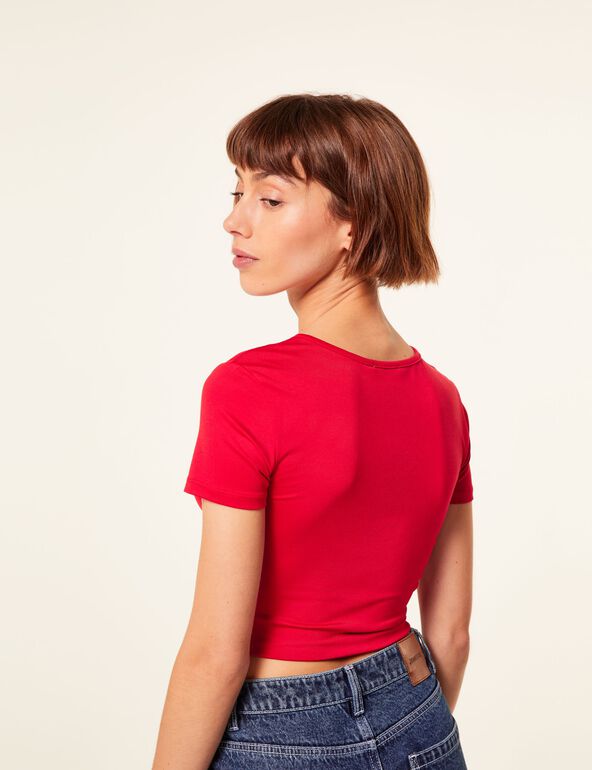 Tee-shirt moulant rouge avec découpe sur le devant fille