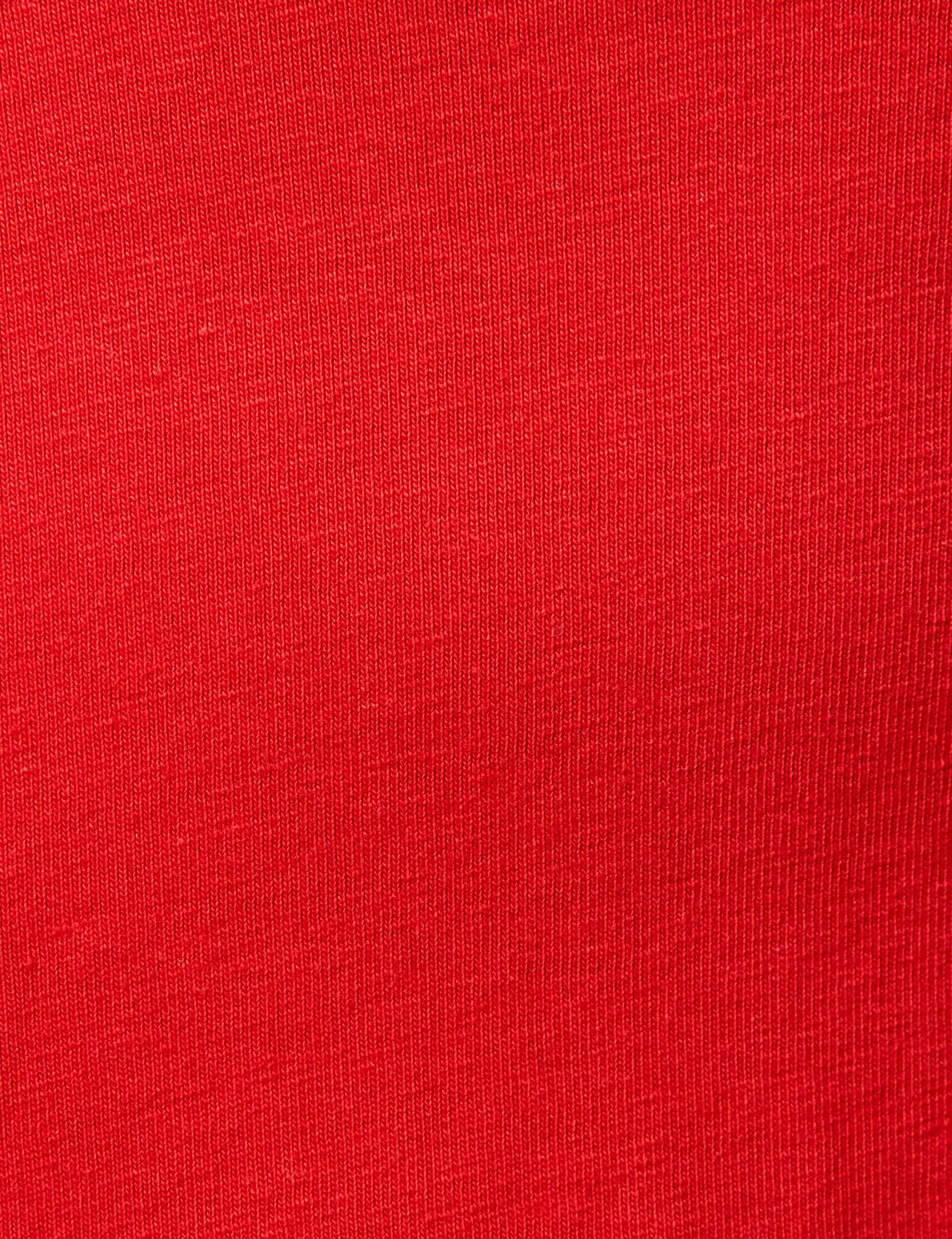 Robe rouge à bretelles larges