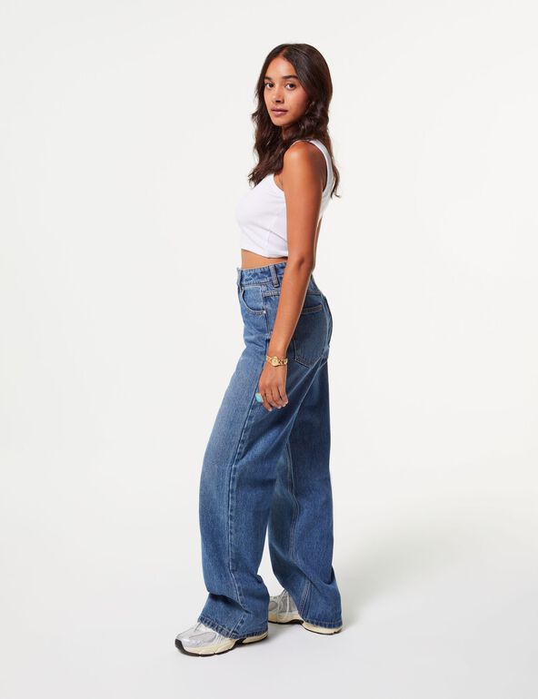 High-waisted wide-leg jeans woman