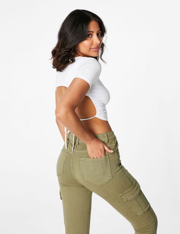High-waisted skinny jeans woman