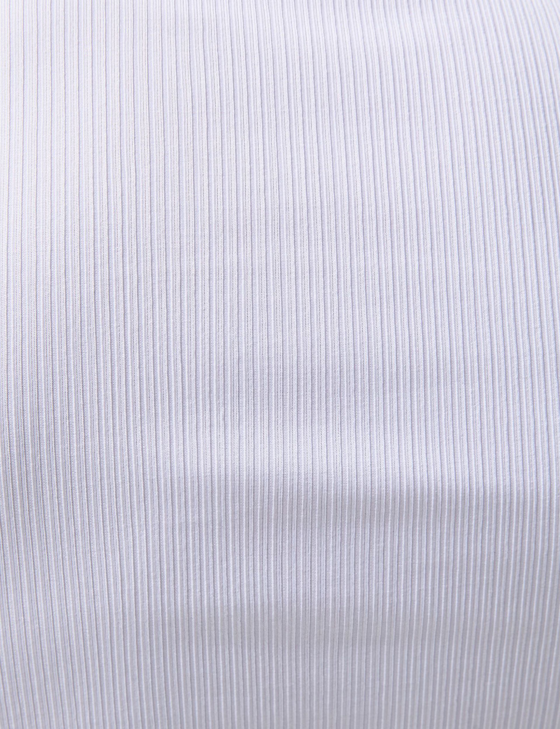 Tee-shirt blanc côtelé avec chaine