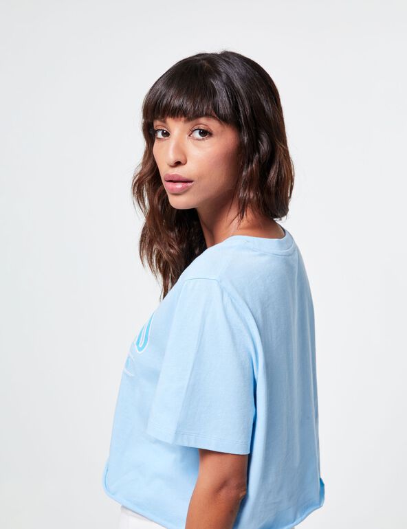 Tee Shirt crop top bleu ciel à motifs girl